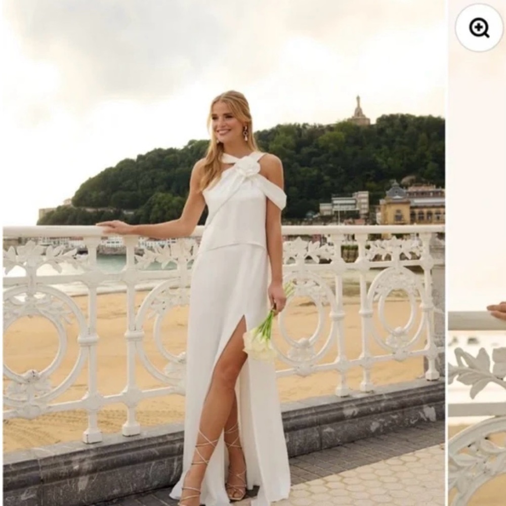 Elegant White One-Shoulder Wedding Dress with Front Slit